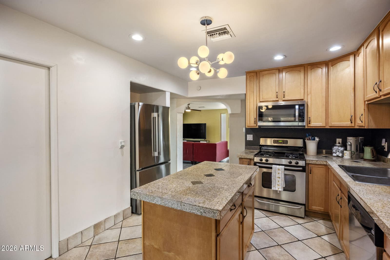 611 E CANTERBURY Lane, Phoenix, AZ 85022 — photo 10 of 33
