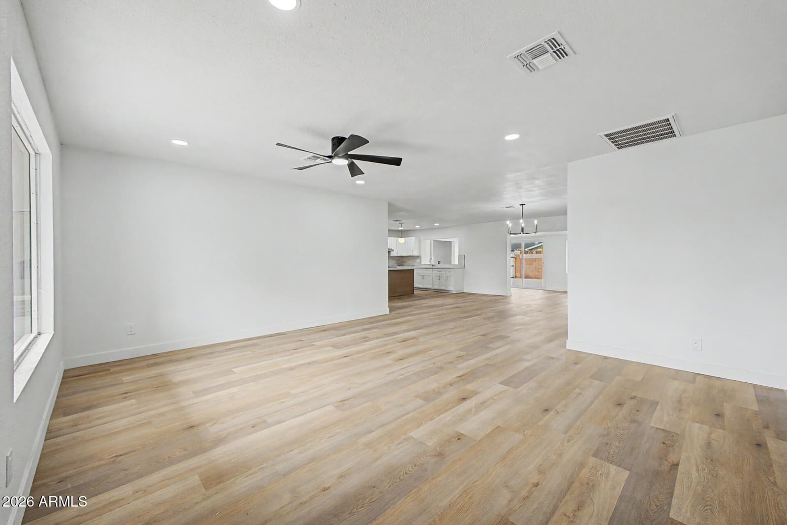 5207 N 39th Drive, Phoenix, AZ 85019 — photo 4 of 31