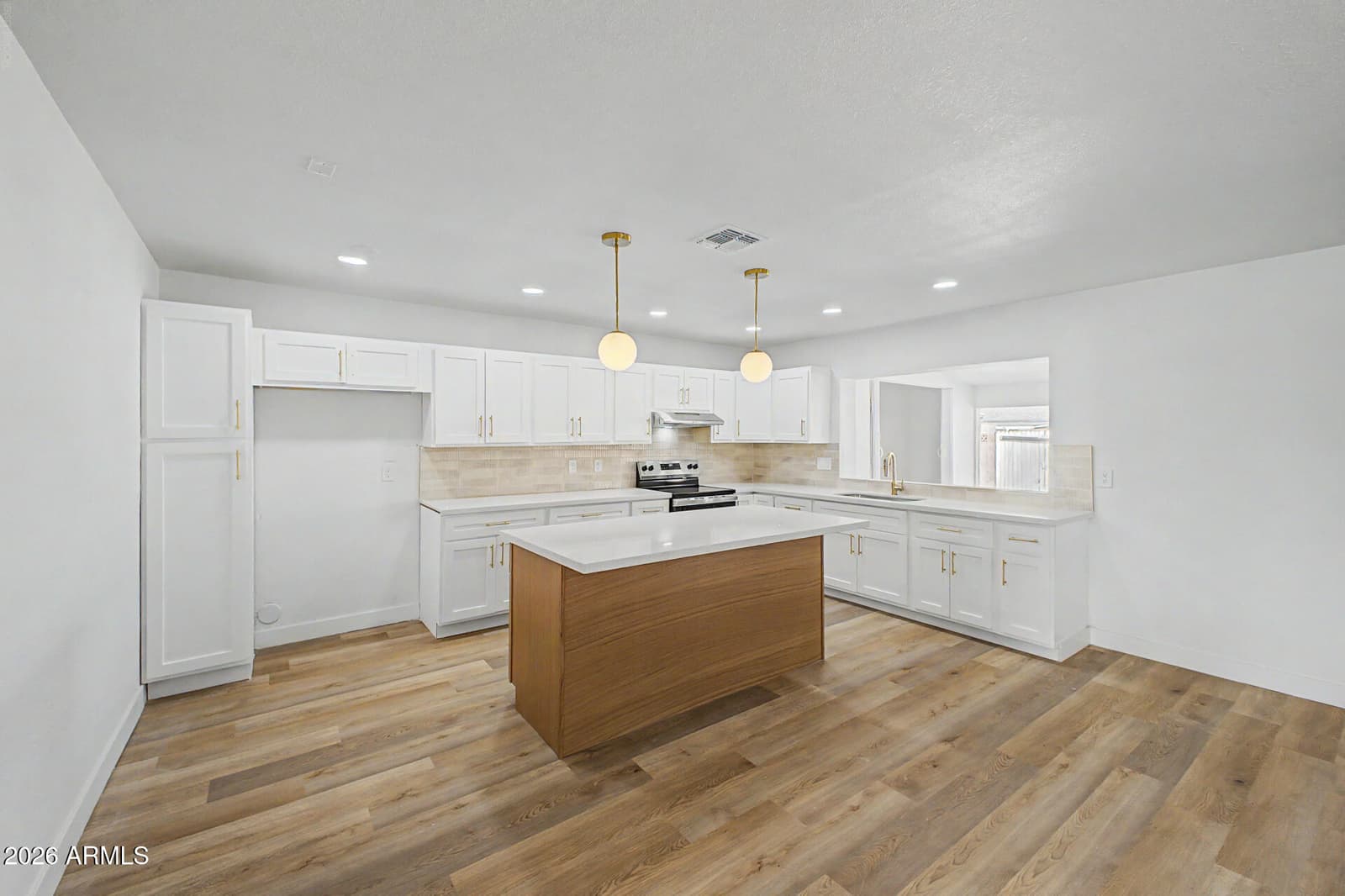 5207 N 39th Drive, Phoenix, AZ 85019 — photo 10 of 31