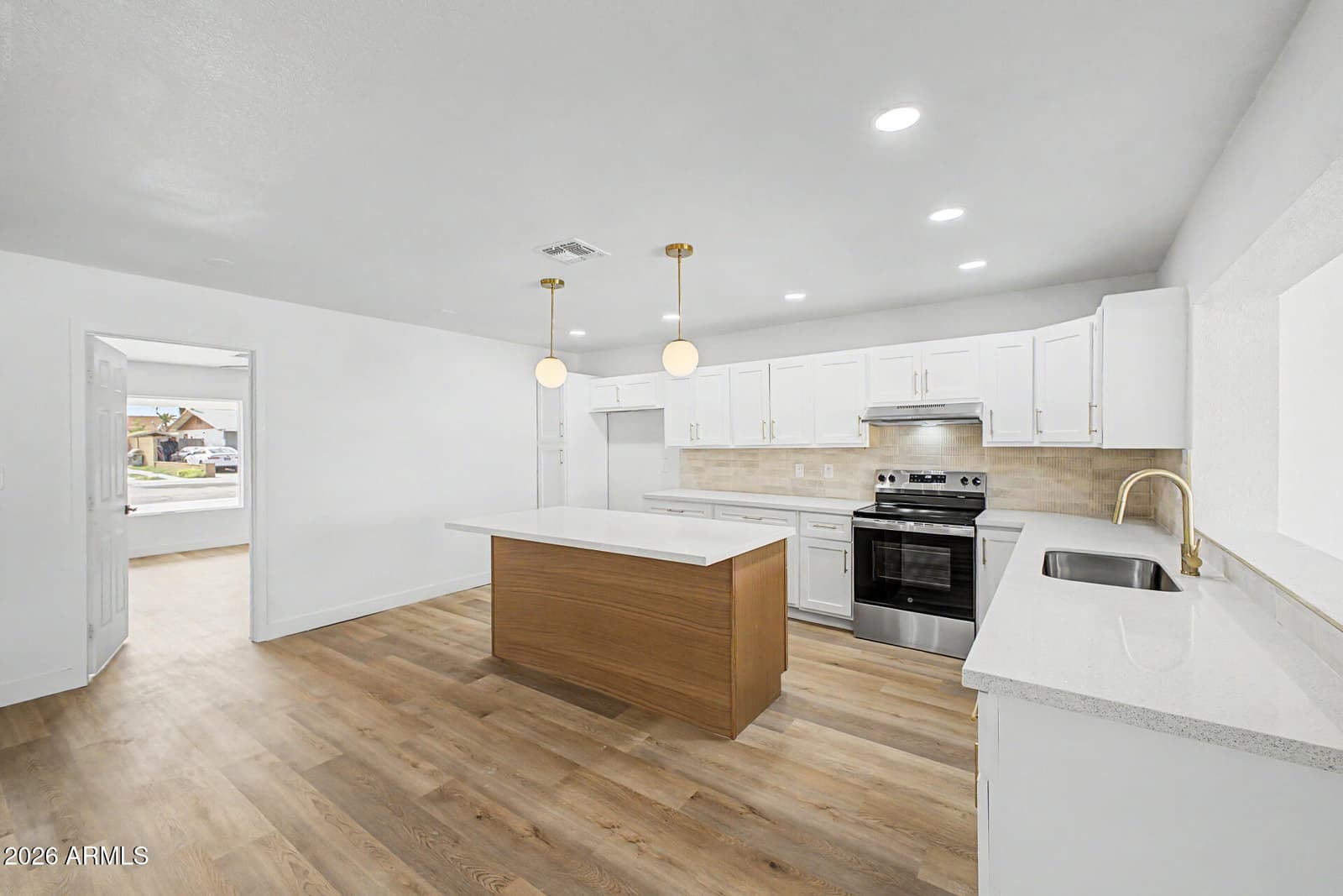 5207 N 39th Drive, Phoenix, AZ 85019 — photo 11 of 31