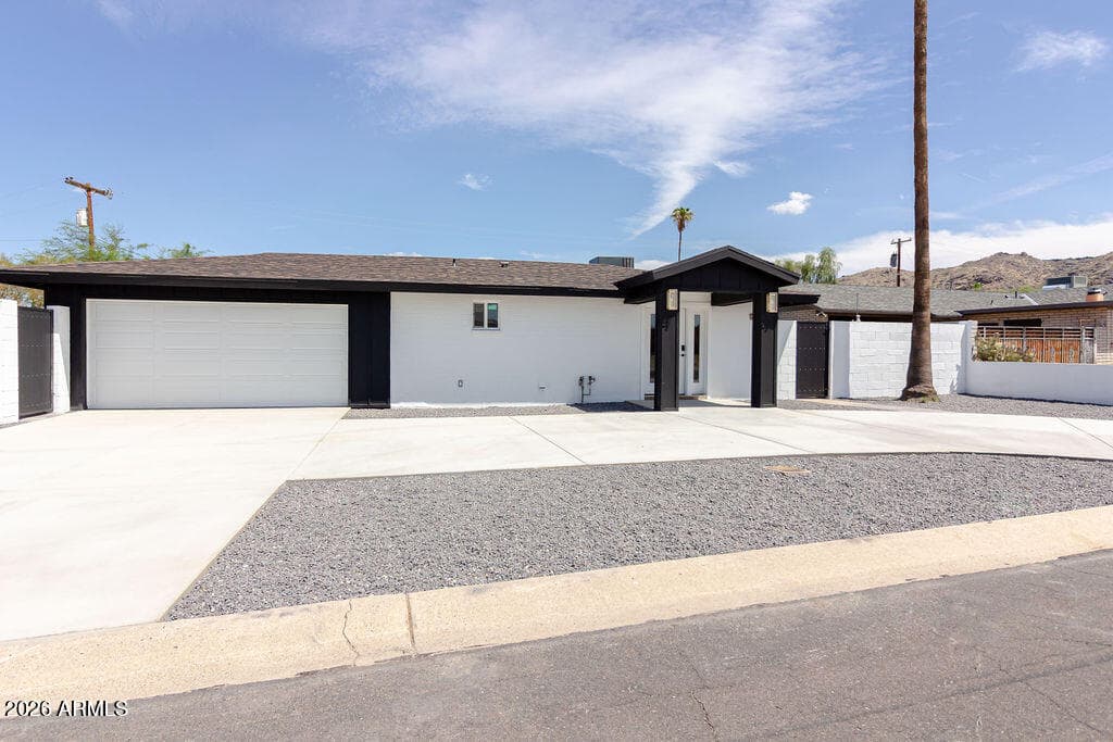 8435 S 16th Place, Phoenix, AZ 85042 — photo 2 of 64