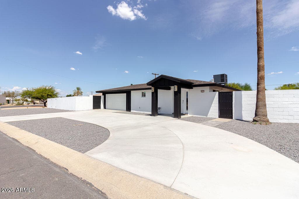 8435 S 16th Place, Phoenix, AZ 85042 — photo 4 of 64