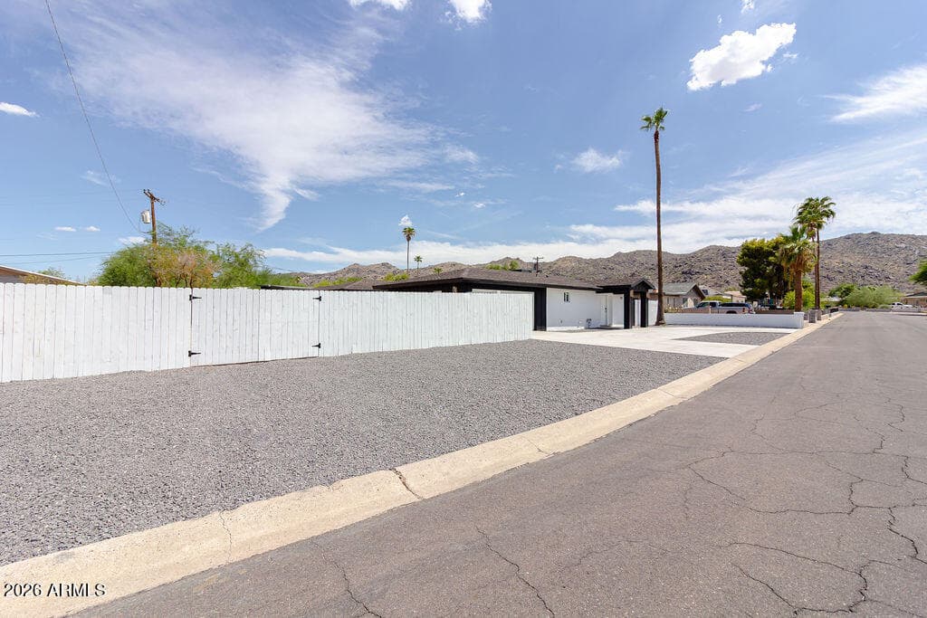 8435 S 16th Place, Phoenix, AZ 85042 — photo 13 of 64