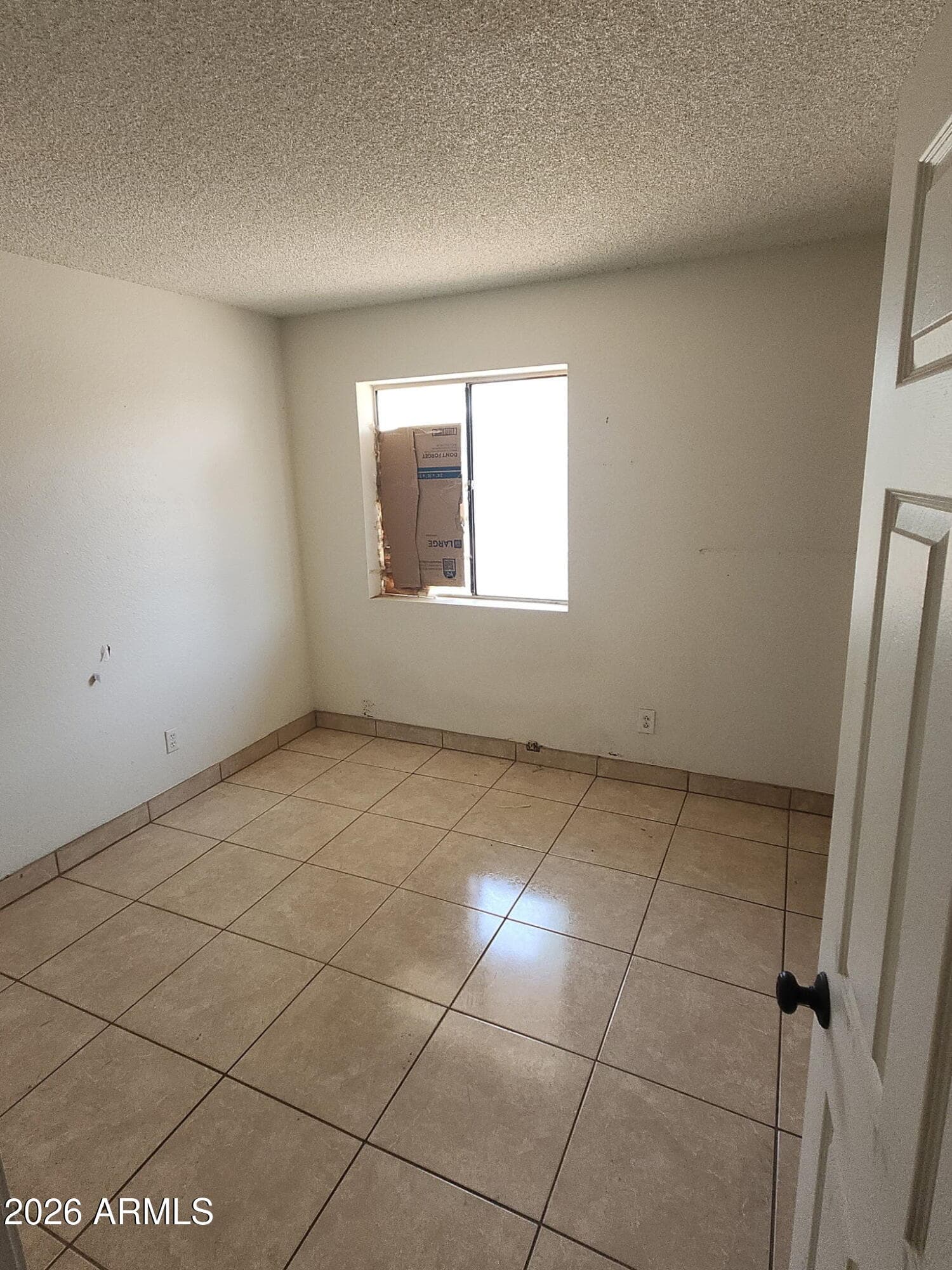 4102 N 69th Lane 1406, Phoenix, AZ 85033 — photo 3 of 5