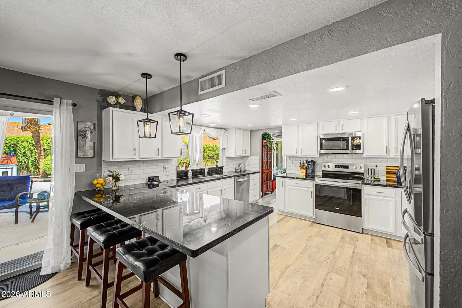 3960 W Glenaire Drive, Phoenix, AZ 85053 — photo 14 of 38