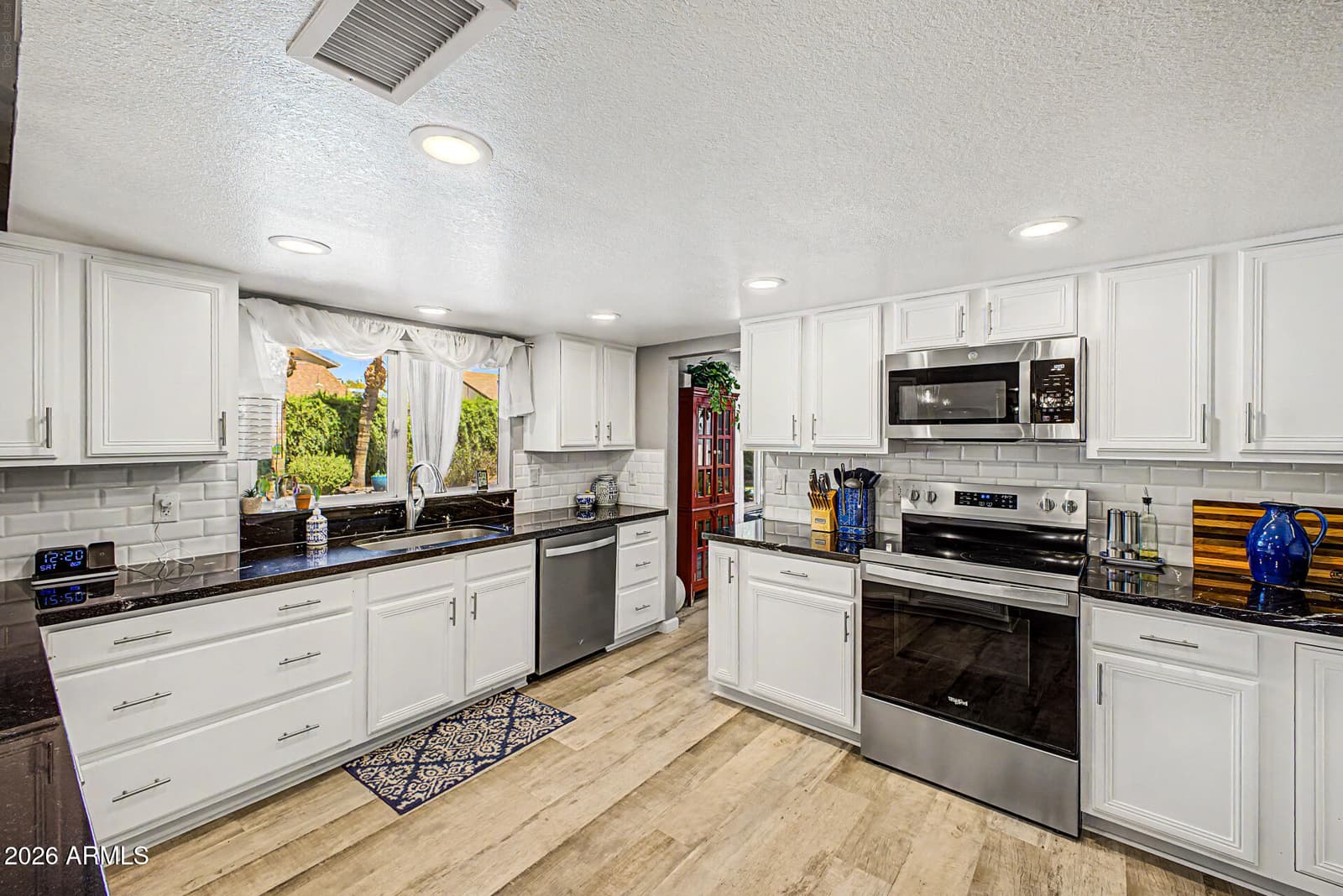 3960 W Glenaire Drive, Phoenix, AZ 85053 — photo 16 of 38