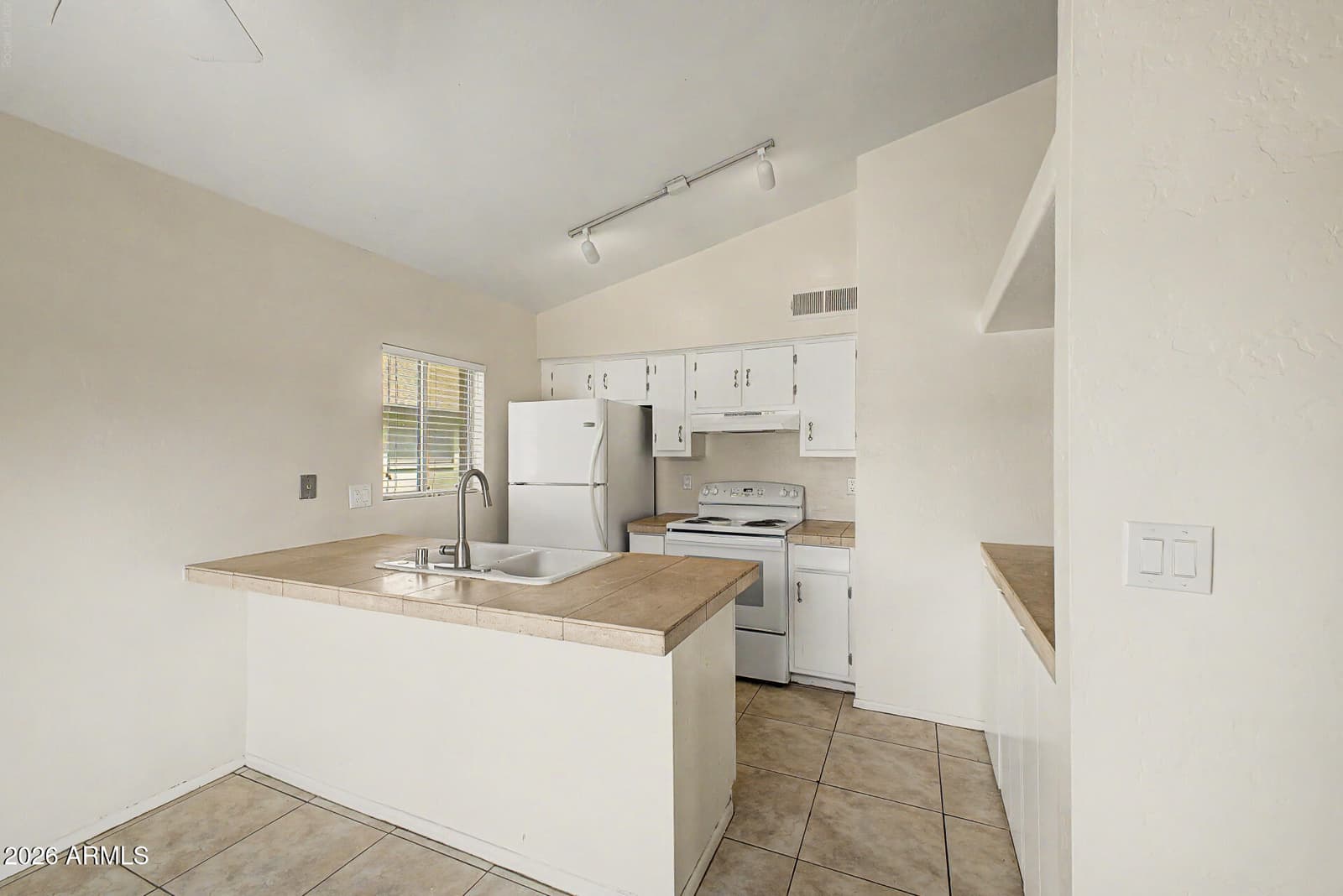 108 W Loma Vista Drive 102, Tempe, AZ 85282 — photo 9 of 26