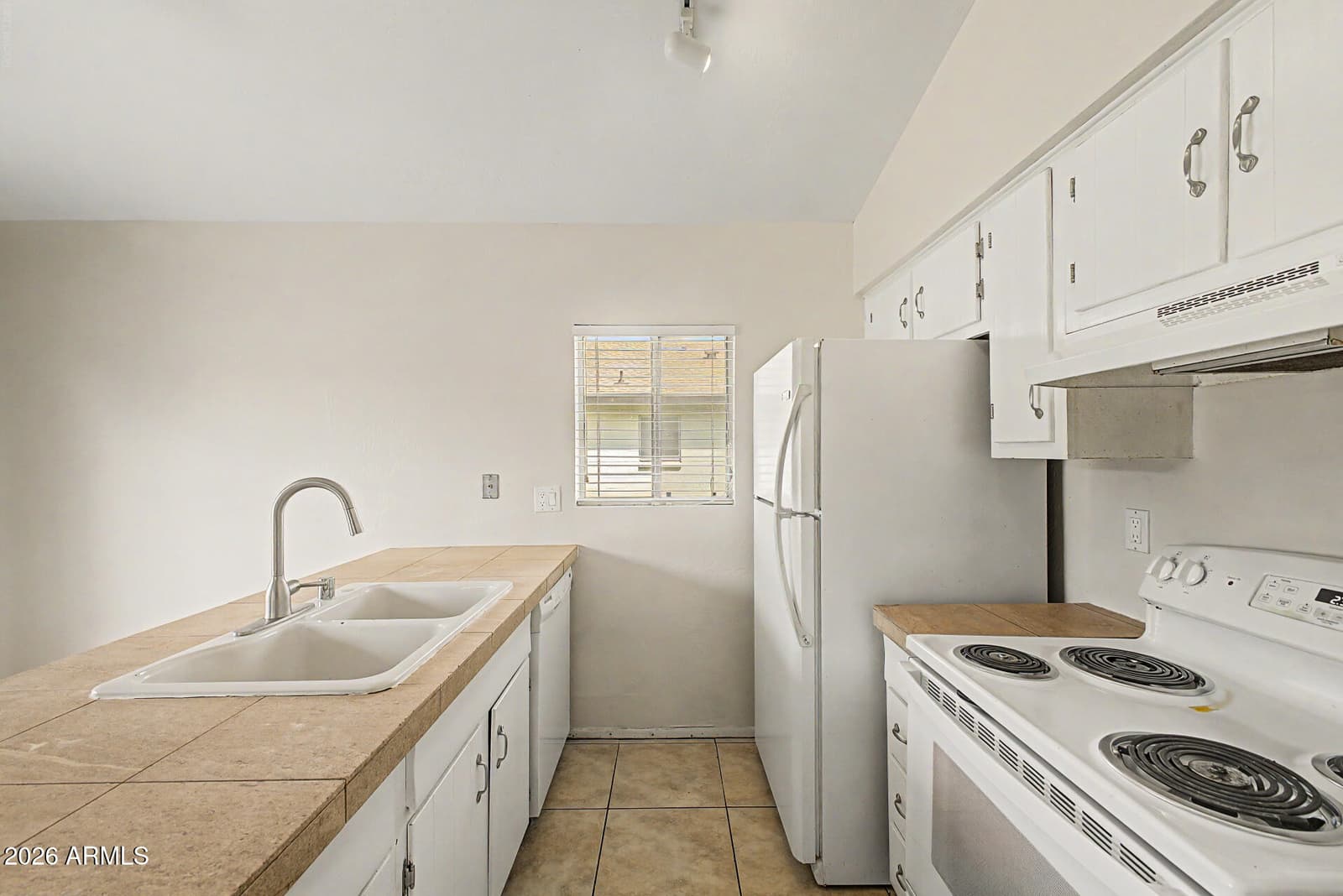 108 W Loma Vista Drive 102, Tempe, AZ 85282 — photo 10 of 26