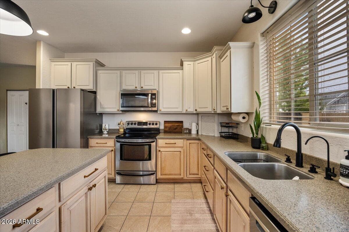 1730 N Medina Loop, Show Low, AZ 85901 — photo 14 of 47