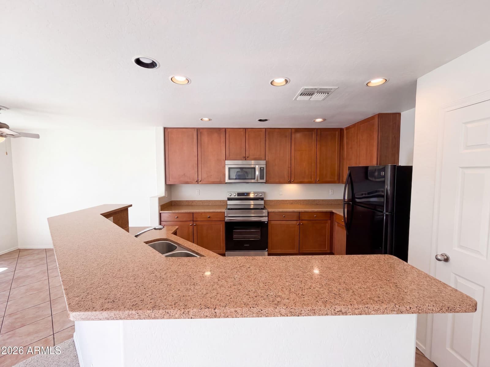 8537 N 63rd Drive, Glendale, AZ 85302 — photo 11 of 34