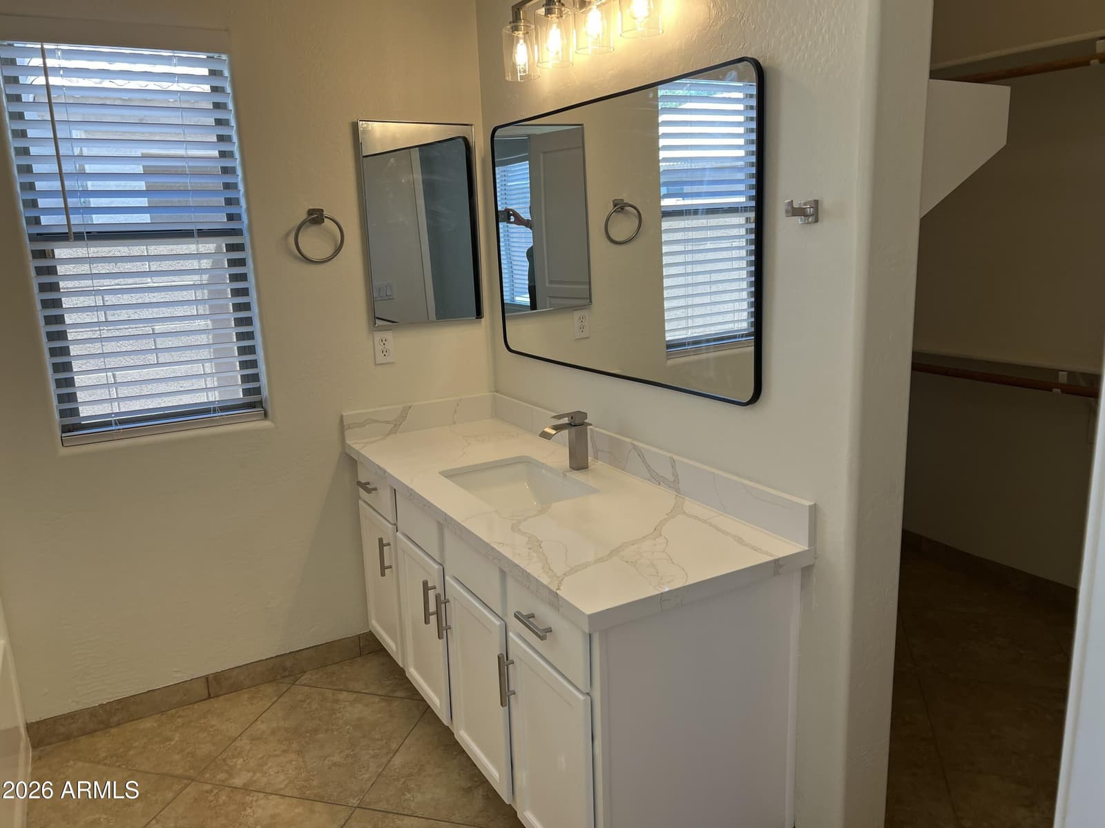 2556 W Tamarisk Avenue, Phoenix, AZ 85041 — photo 6 of 15