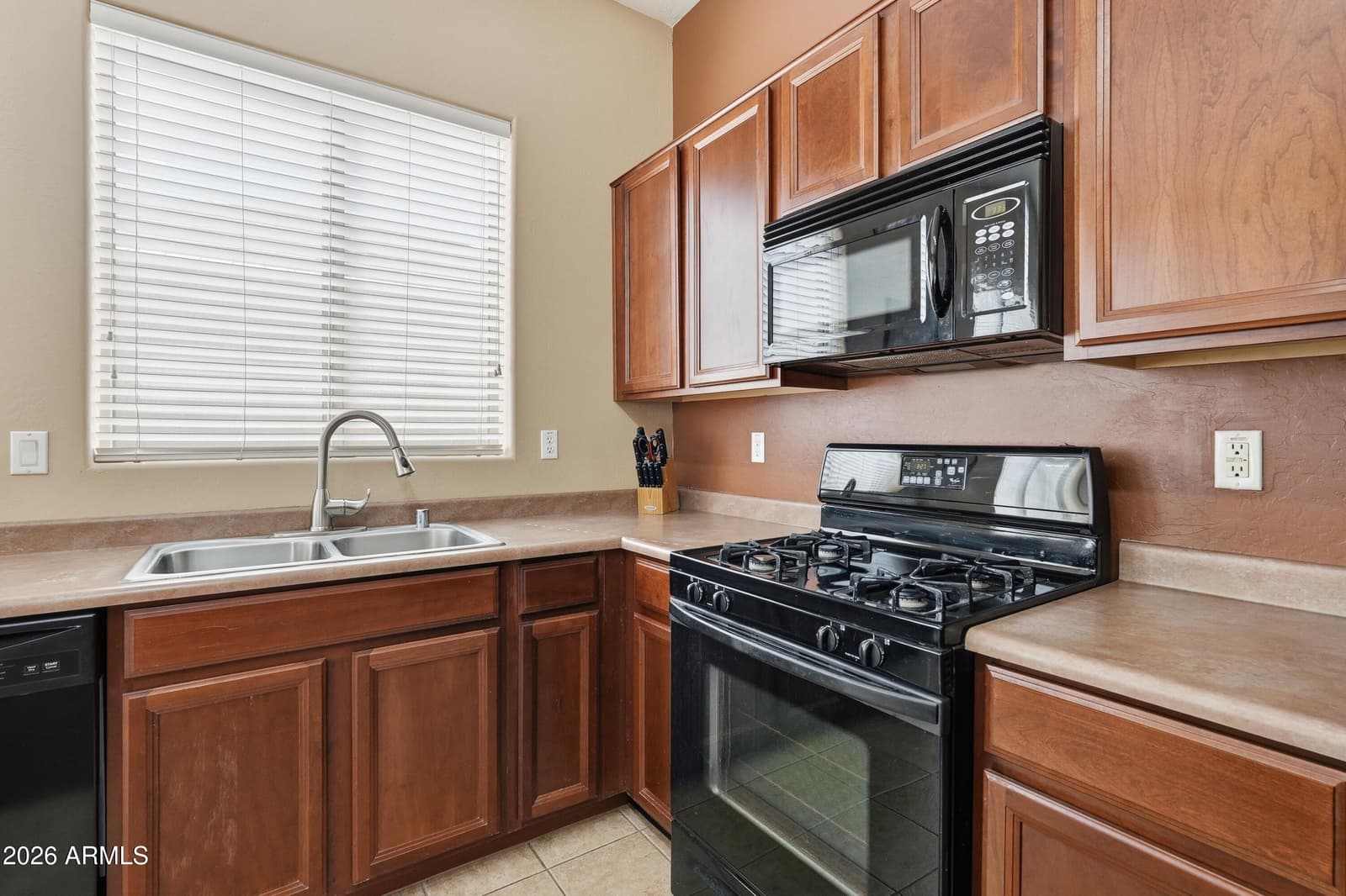 12421 W Apache Street, Avondale, AZ 85323 — photo 13 of 34