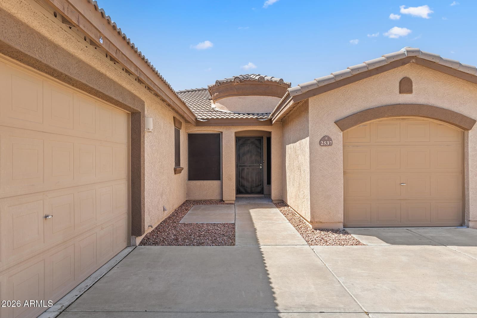 2537 W Darrel Road, Phoenix, AZ 85041 — photo 4 of 65