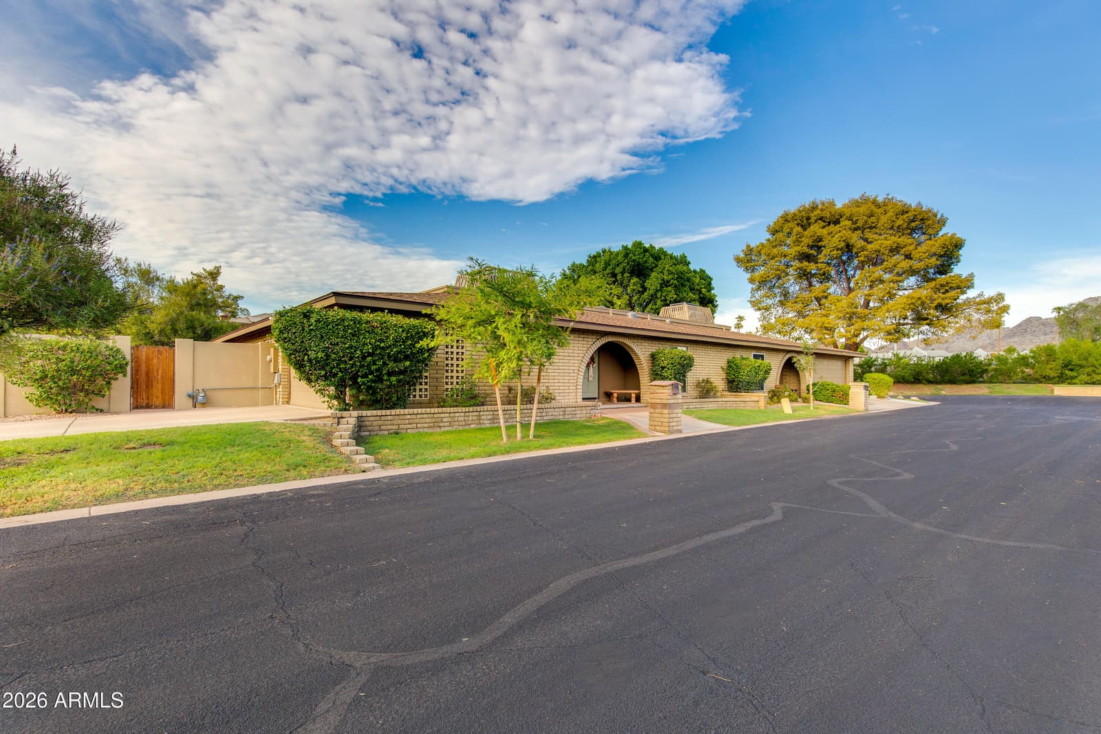 1106 E Wagon Wheel Drive, Phoenix, AZ 85020 — photo 2 of 49