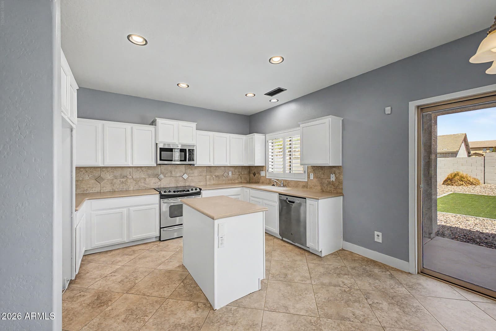 372 E Goldmine Court, San Tan Valley, AZ 85140 — photo 10 of 57