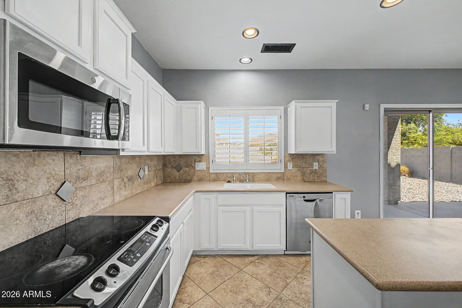 372 E Goldmine Court, San Tan Valley, AZ 85140 — photo 12 of 57