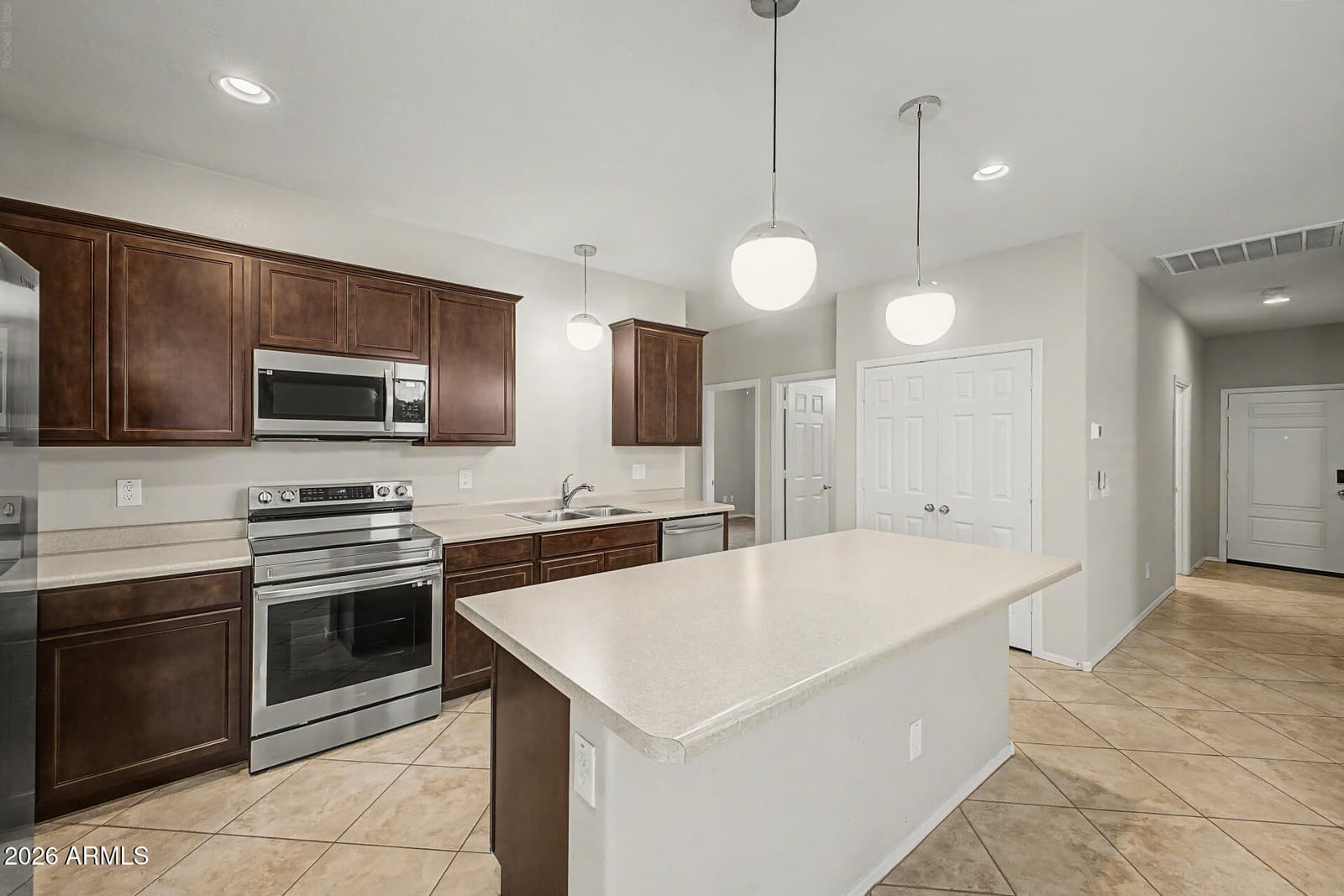 8873 N 71st Drive, Peoria, AZ 85345 — photo 11 of 37