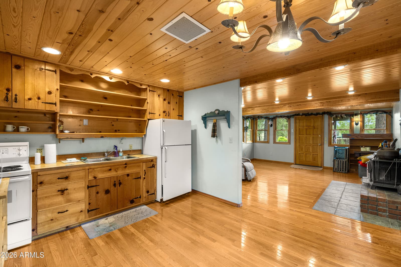 994 Osage, Flagstaff, AZ 86005 — photo 11 of 35