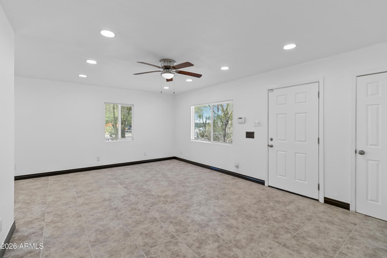 4301 N 15th Drive, Phoenix, AZ 85015 — photo 5 of 26