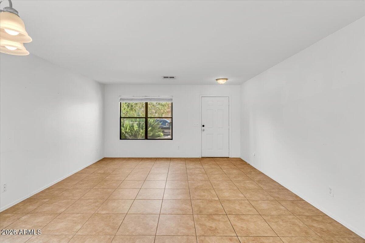 218 E Milada Drive, Phoenix, AZ 85042 — photo 5 of 34