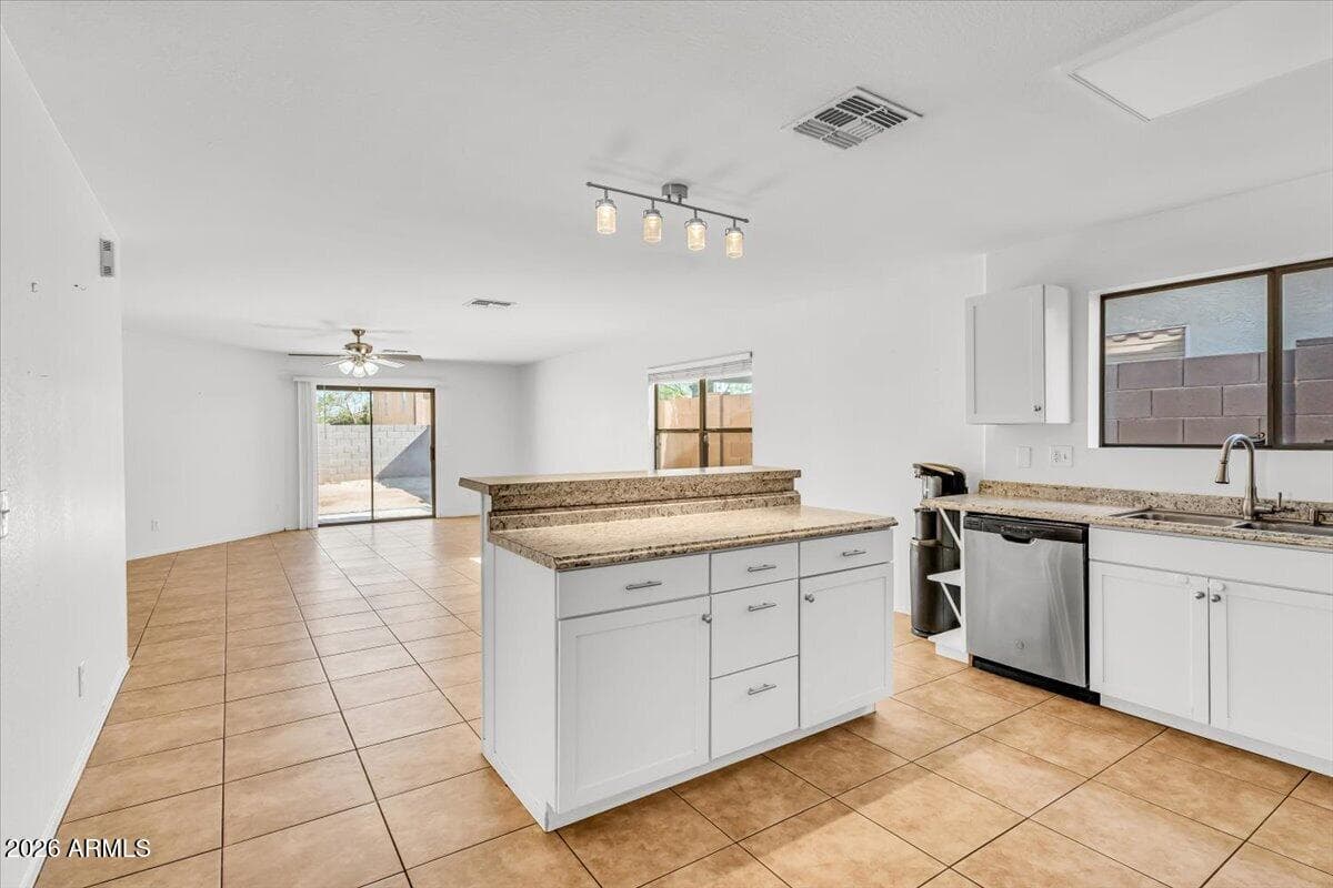 218 E Milada Drive, Phoenix, AZ 85042 — photo 7 of 34