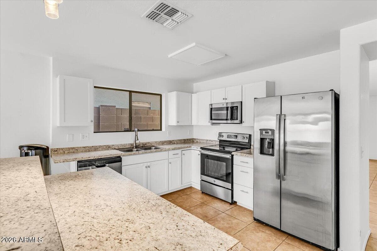 218 E Milada Drive, Phoenix, AZ 85042 — photo 9 of 34