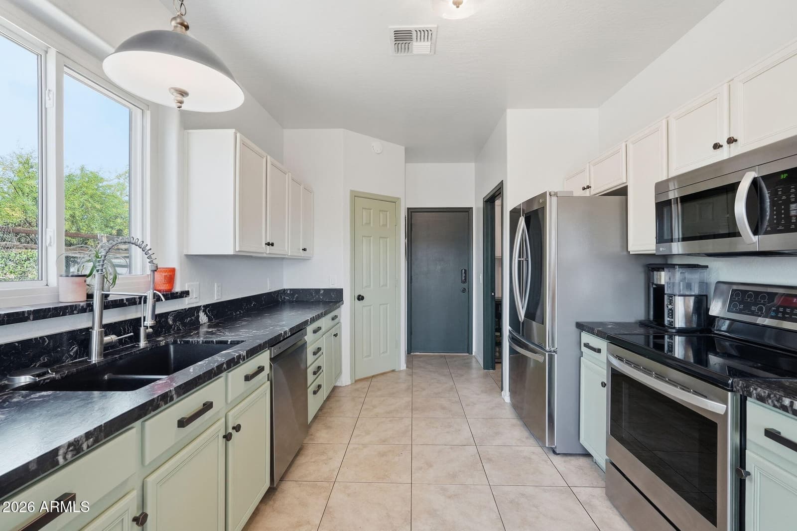 236 N Thunderbird Drive, Apache Junction, AZ 85120 — photo 11 of 37