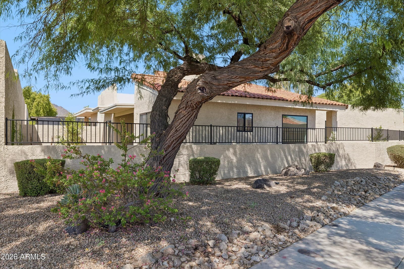 7817 E Sandalwood Drive, Scottsdale, AZ 85250 — photo 4 of 43