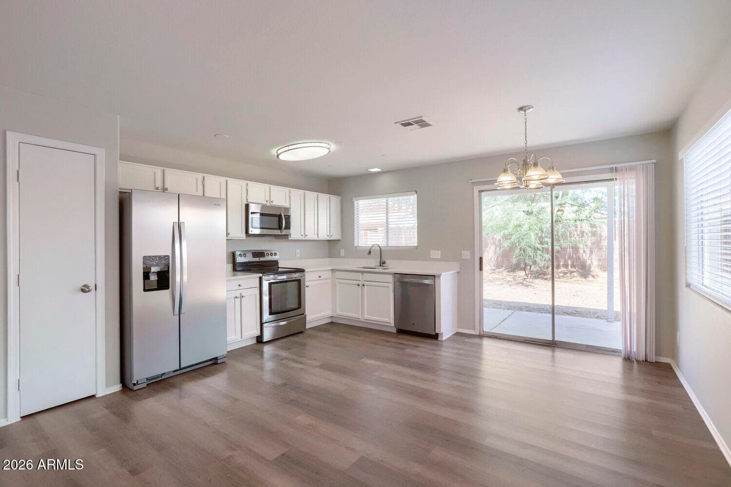 2834 W Campo Bello Drive, Phoenix, AZ 85053 — photo 7 of 28