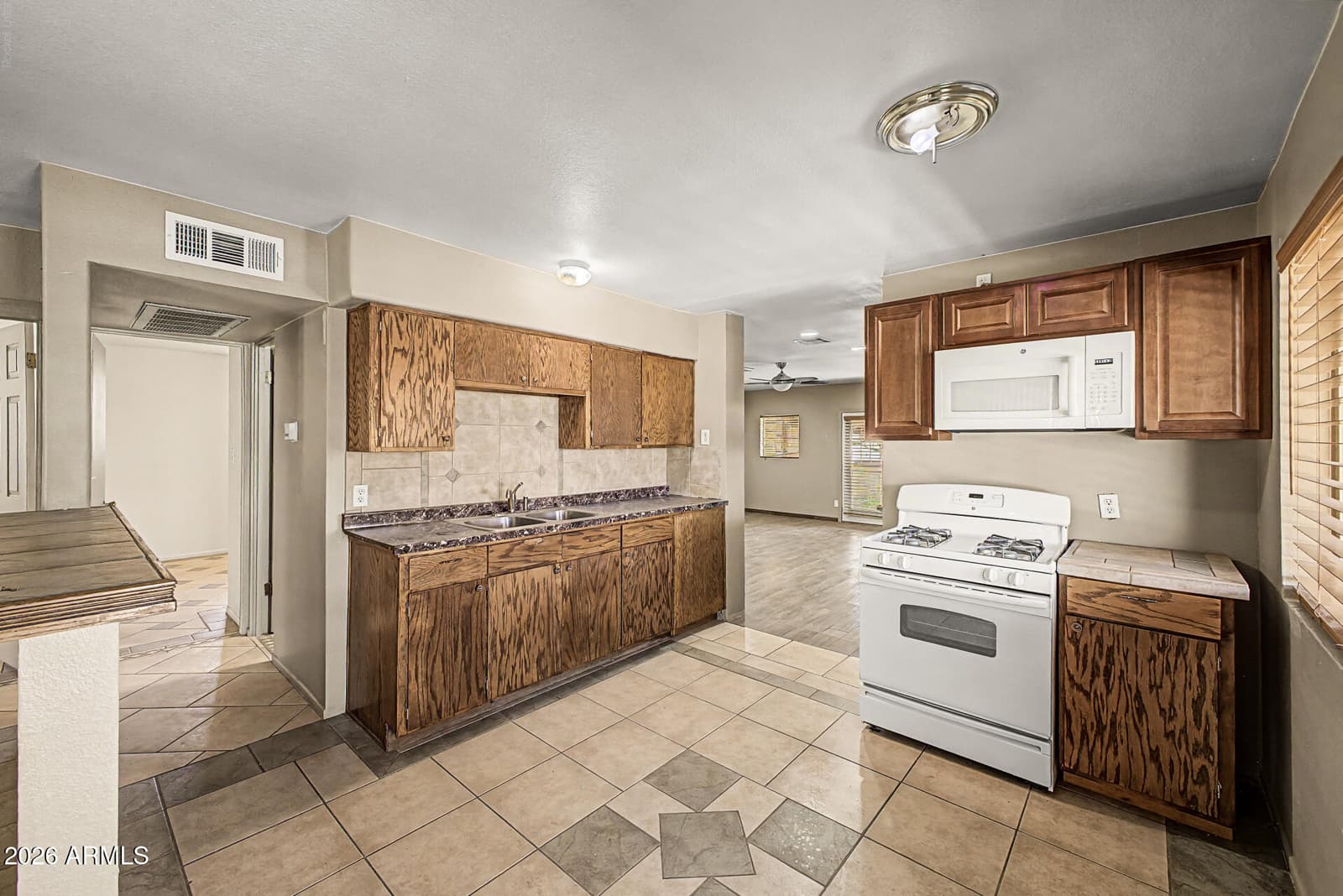 1516 W Shangri La Road, Phoenix, AZ 85029 — photo 14 of 31