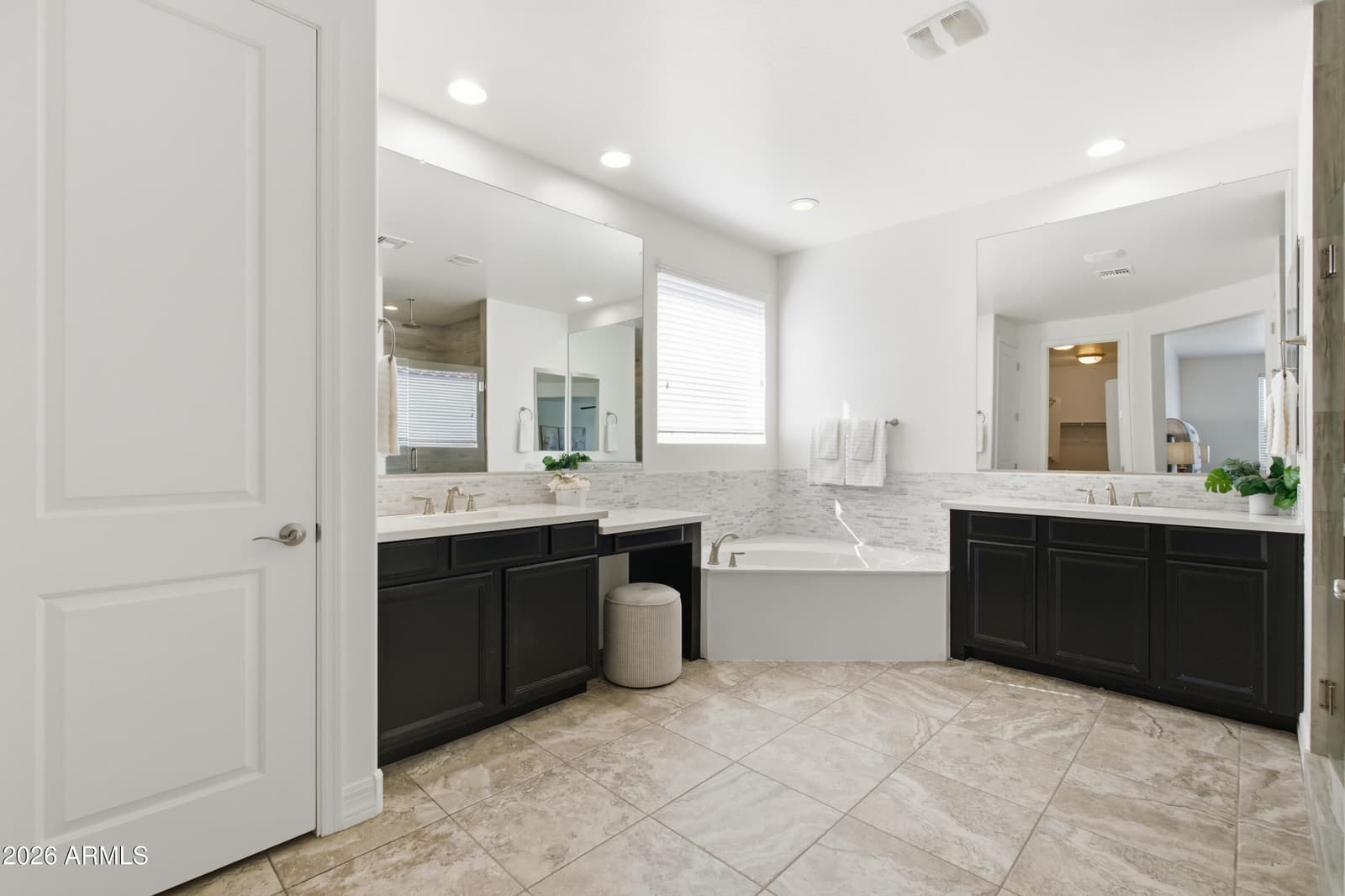 3889 E Chestnut Lane, Gilbert, AZ 85298 — photo 39 of 130