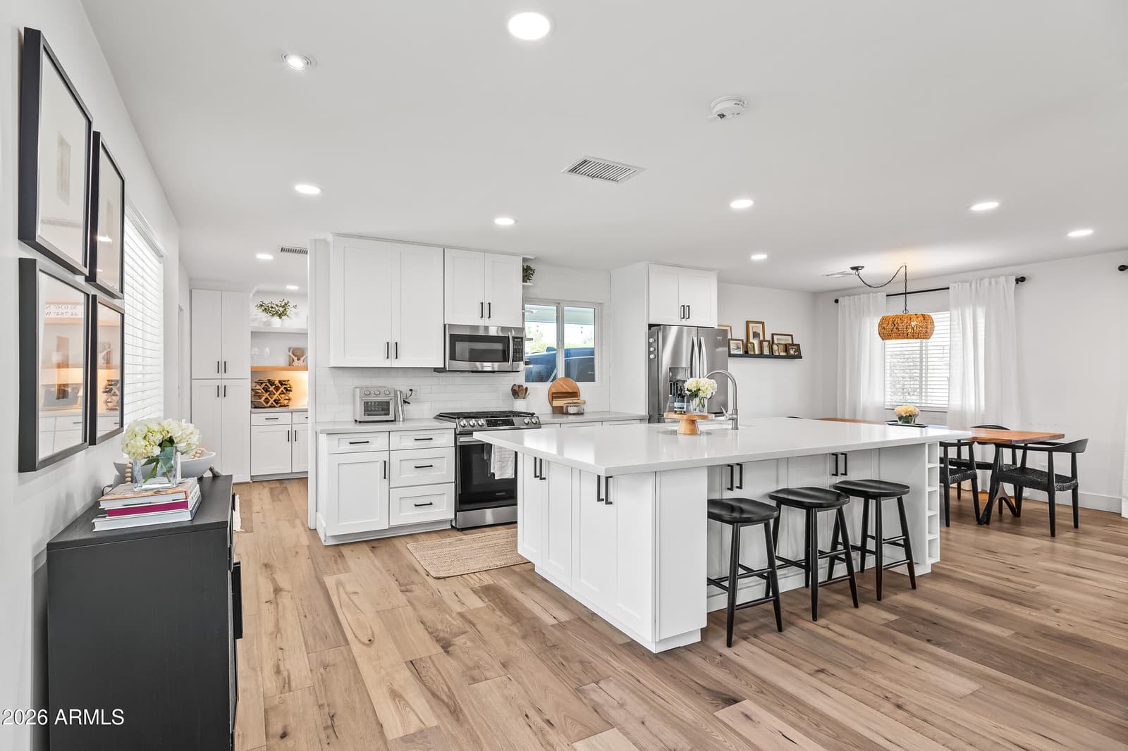 901 E Berridge Lane, Phoenix, AZ 85014 — photo 9 of 25