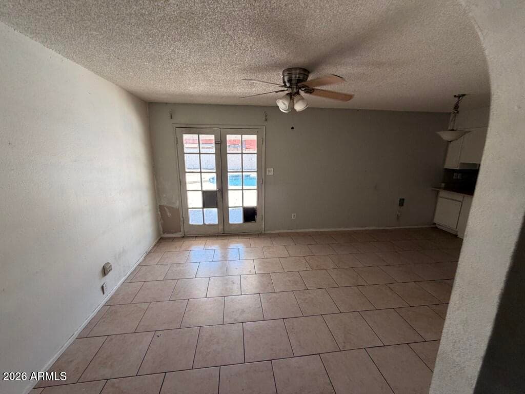 581 W 21st Avenue, Apache Junction, AZ 85120 — photo 4 of 12
