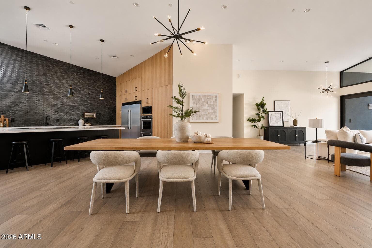 525 W Lamar Road W, Phoenix, AZ 85013 — photo 4 of 57