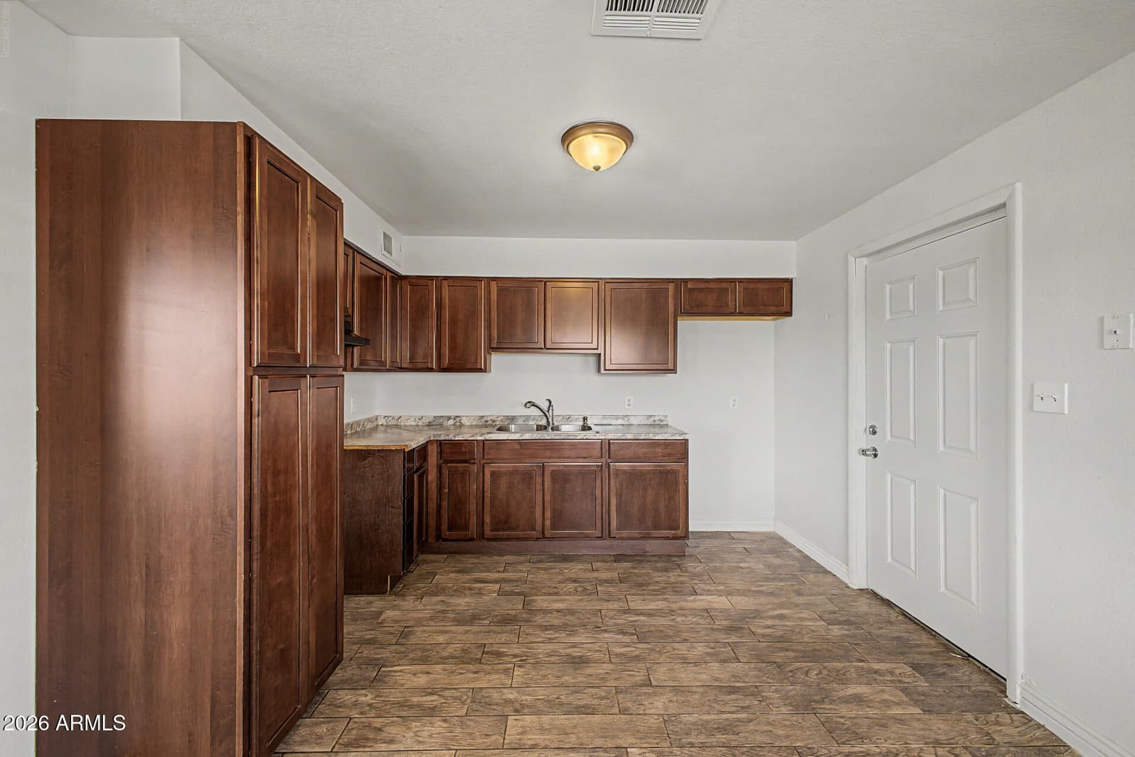 219 N Lincoln Avenue, Casa Grande, AZ 85122 — photo 10 of 29