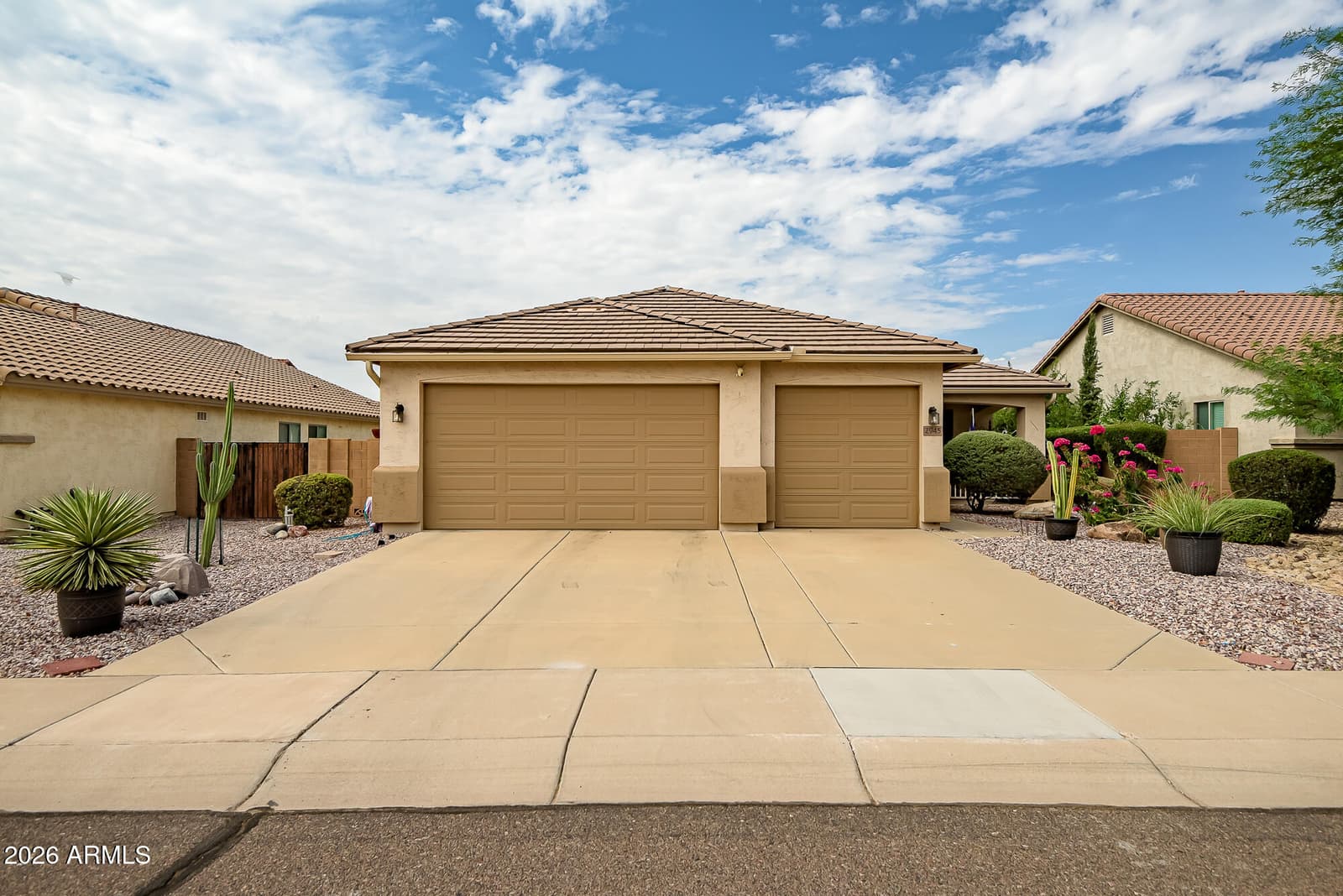 2945 W Goldmine Mountain Drive, San Tan Valley, AZ 85144 — photo 2 of 27