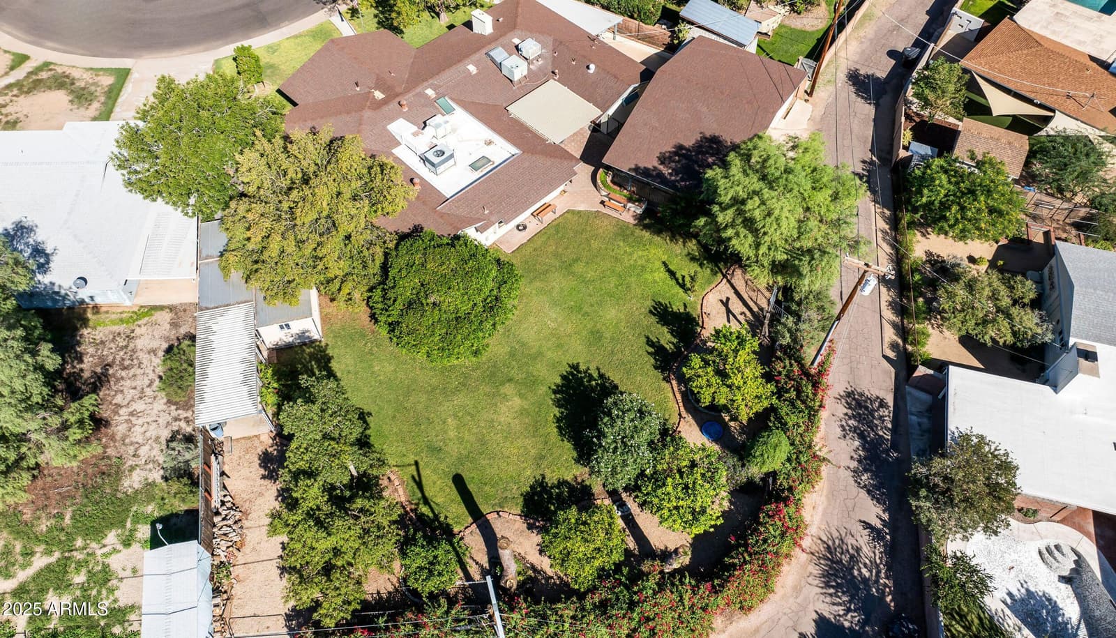 2047 W Cambridge Avenue, Phoenix, AZ 85009 — photo 1 of 54