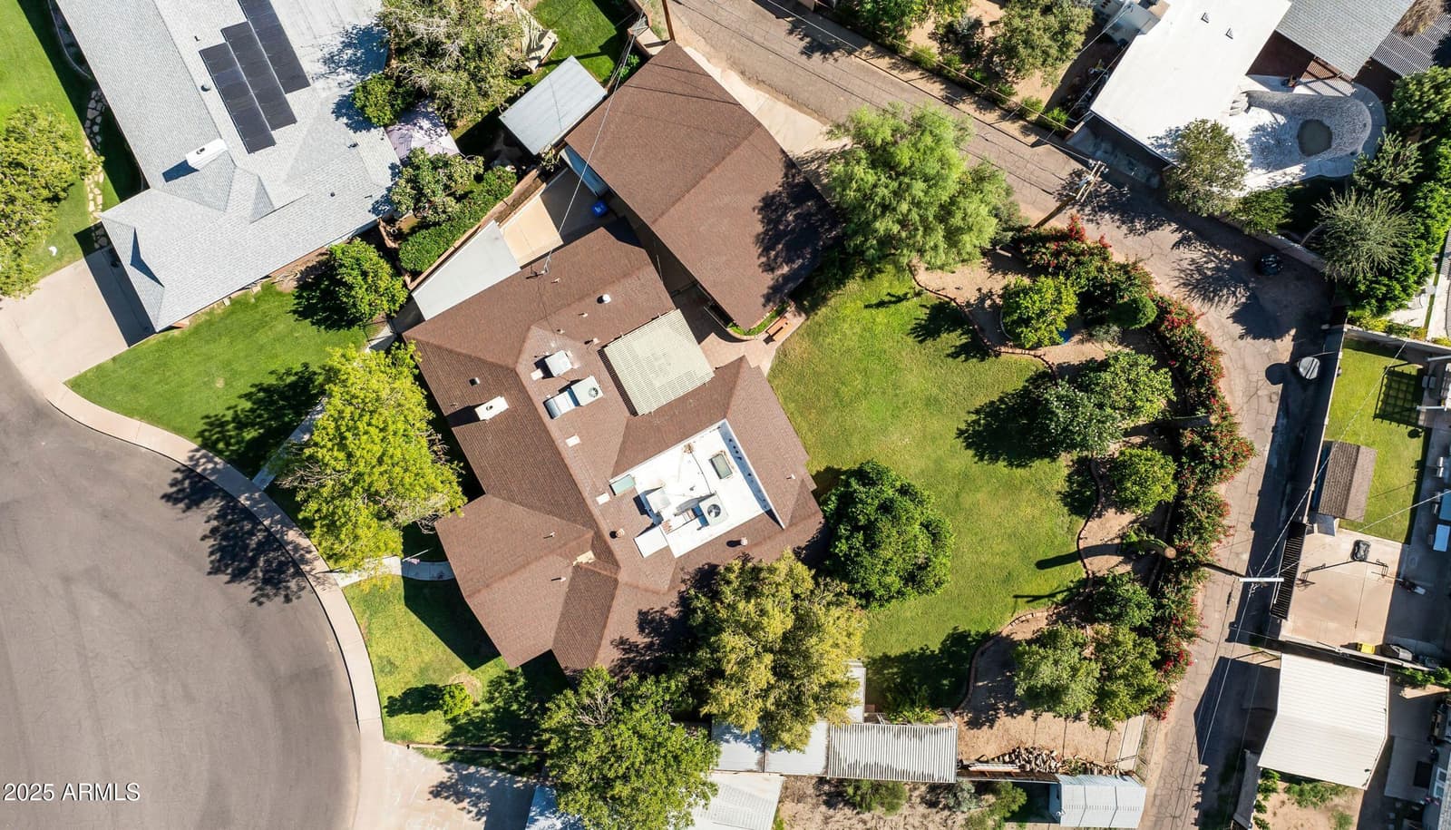 2047 W Cambridge Avenue, Phoenix, AZ 85009 — photo 2 of 54