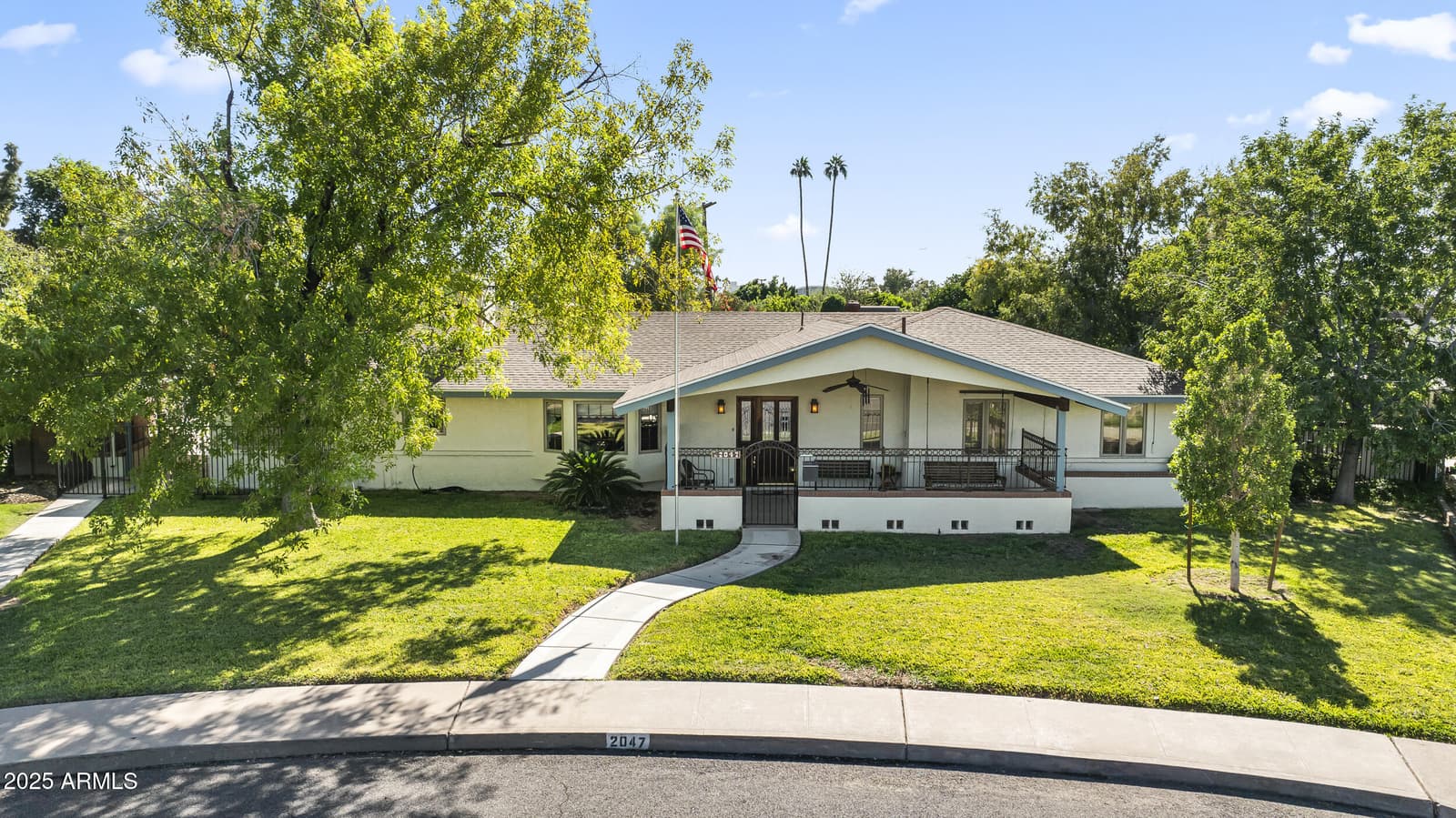 2047 W Cambridge Avenue, Phoenix, AZ 85009 — photo 4 of 54