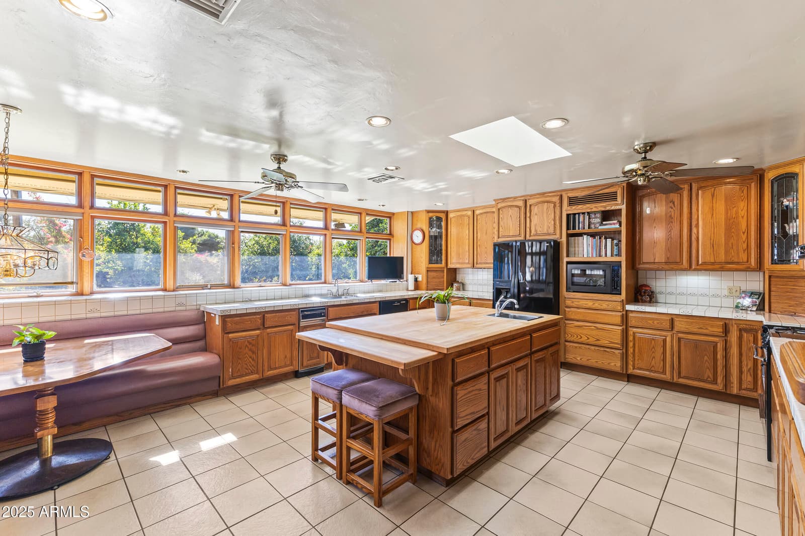 2047 W Cambridge Avenue, Phoenix, AZ 85009 — photo 5 of 54