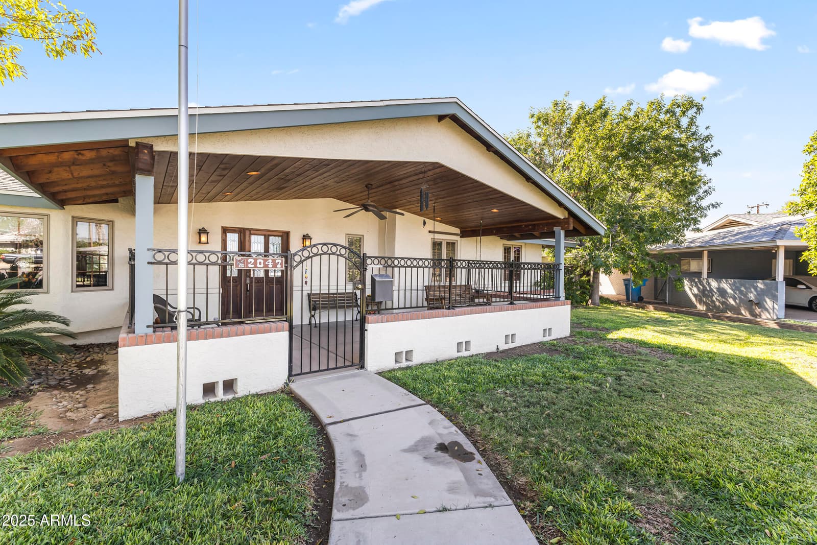 2047 W Cambridge Avenue, Phoenix, AZ 85009 — photo 13 of 54