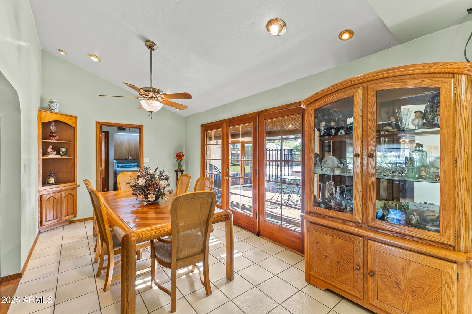 2047 W Cambridge Avenue, Phoenix, AZ 85009 — photo 18 of 54