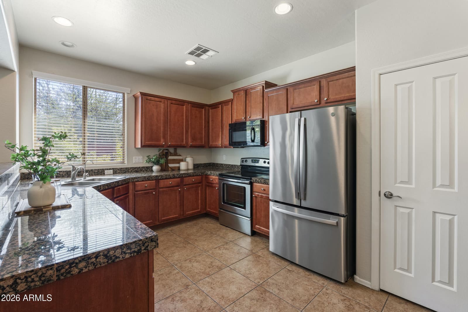 2989 S Fisher Lane, Gilbert, AZ 85295 — photo 9 of 22