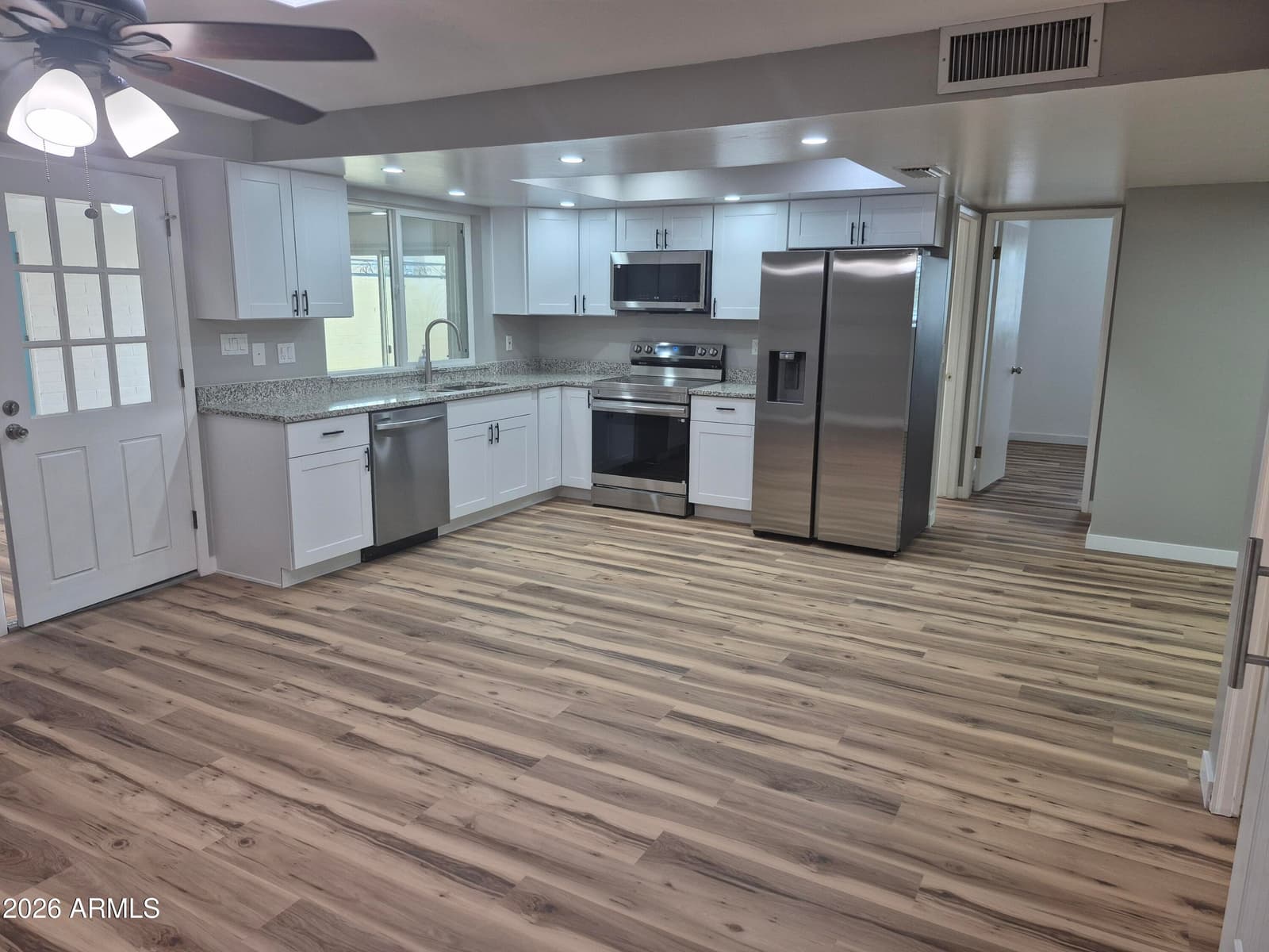 560 N Hobson Plaza, Mesa, AZ 85203 — photo 9 of 43