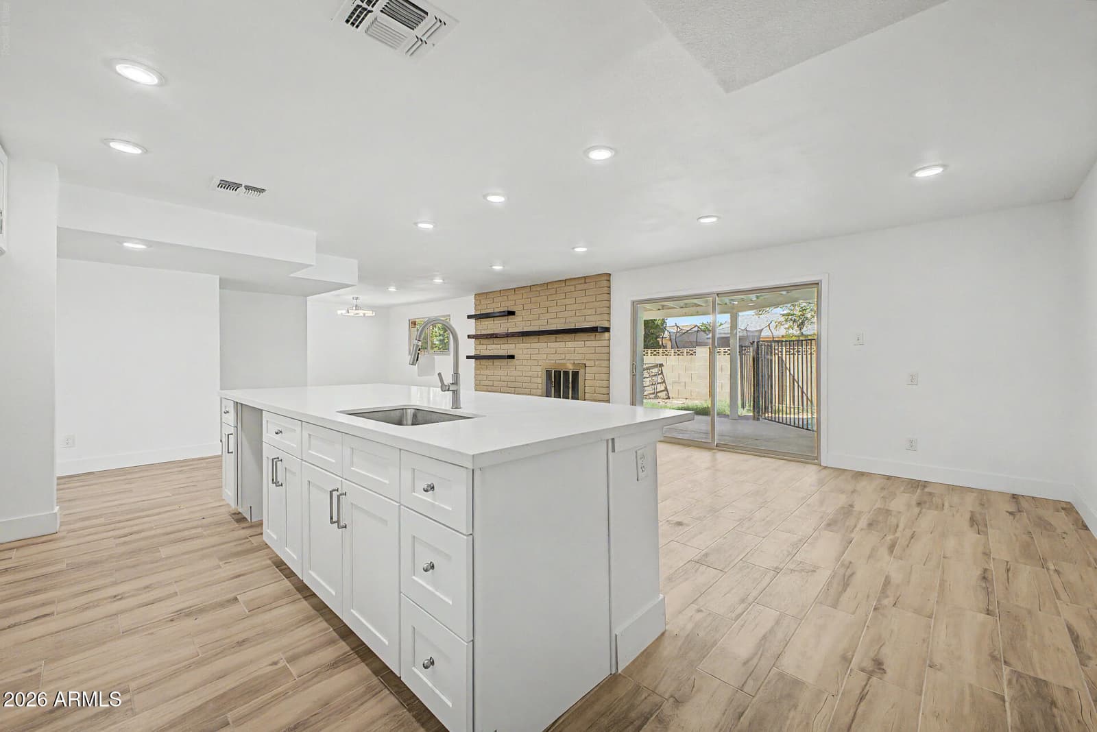 6738 W Georgia Avenue, Glendale, AZ 85303 — photo 13 of 34