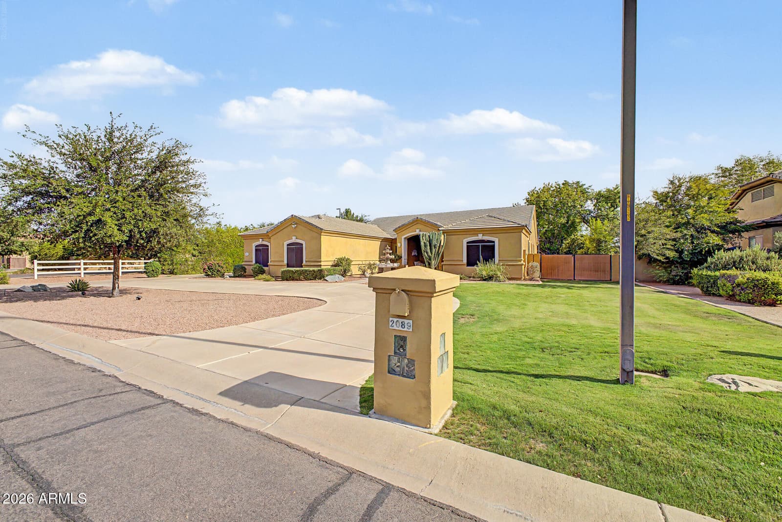 2089 E Park Avenue, Gilbert, AZ 85234 — photo 3 of 60