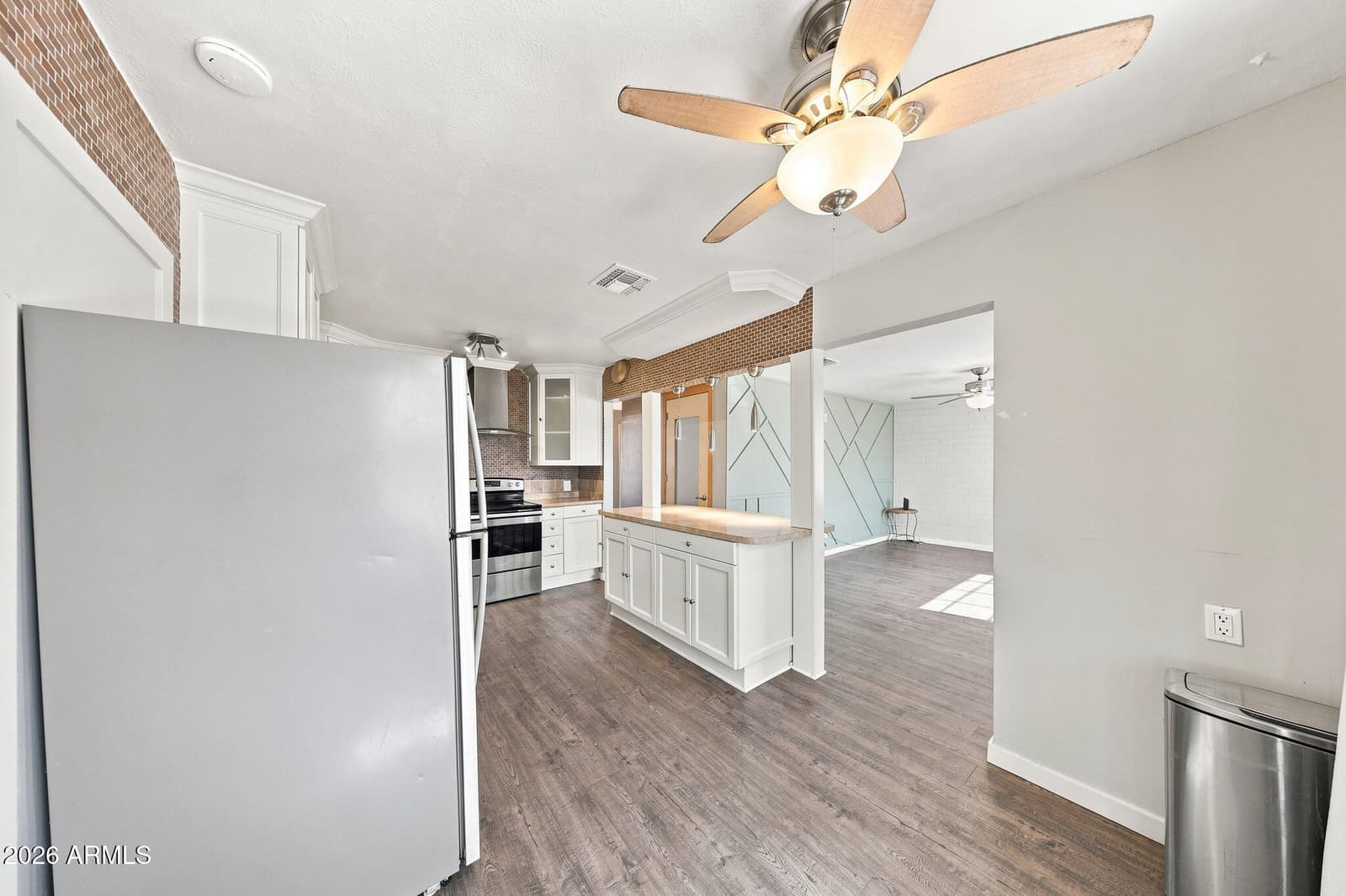 10223 N 17th Drive, Phoenix, AZ 85021 — photo 10 of 46