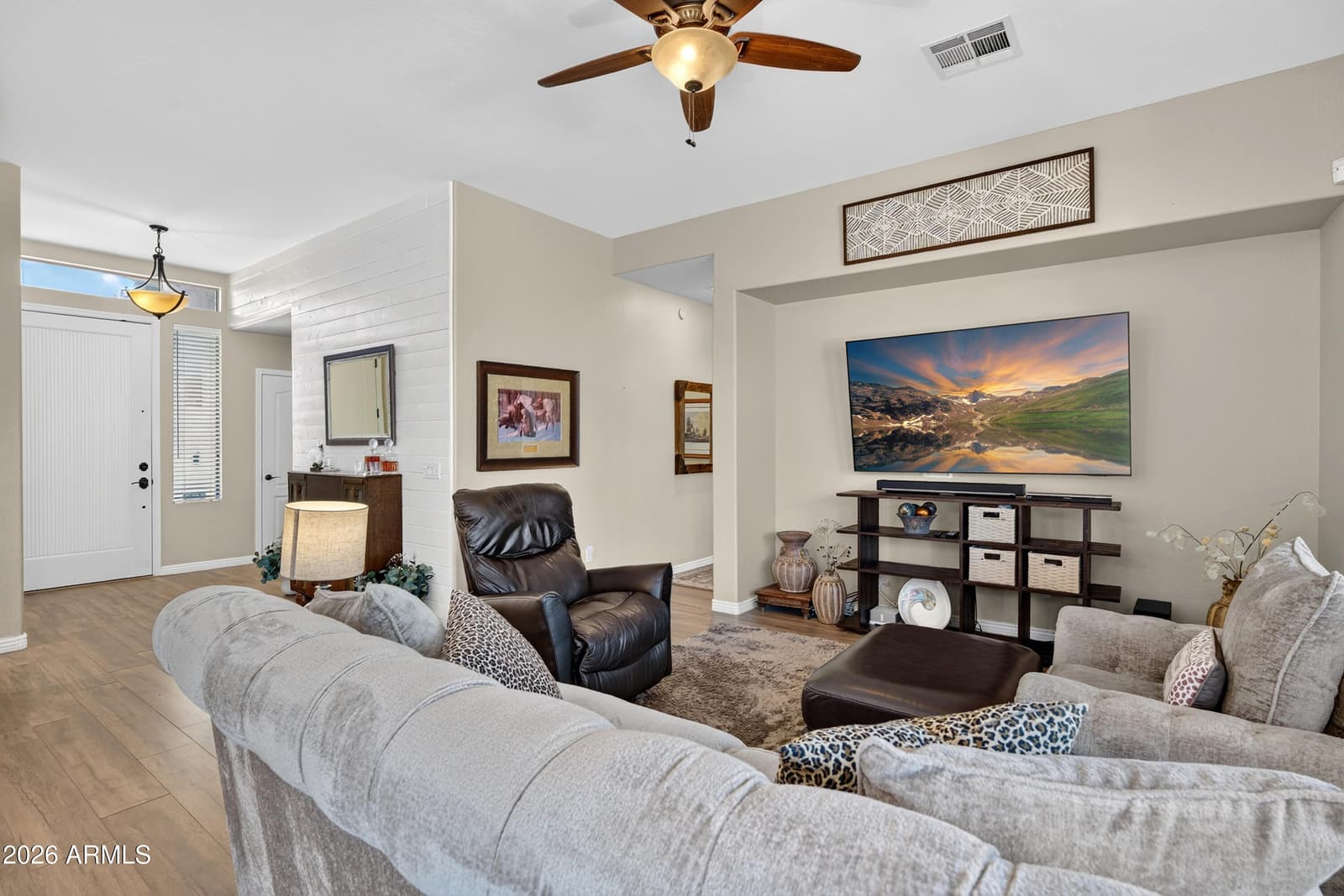 5016 E Robin Lane, Phoenix, AZ 85054 — photo 3 of 46