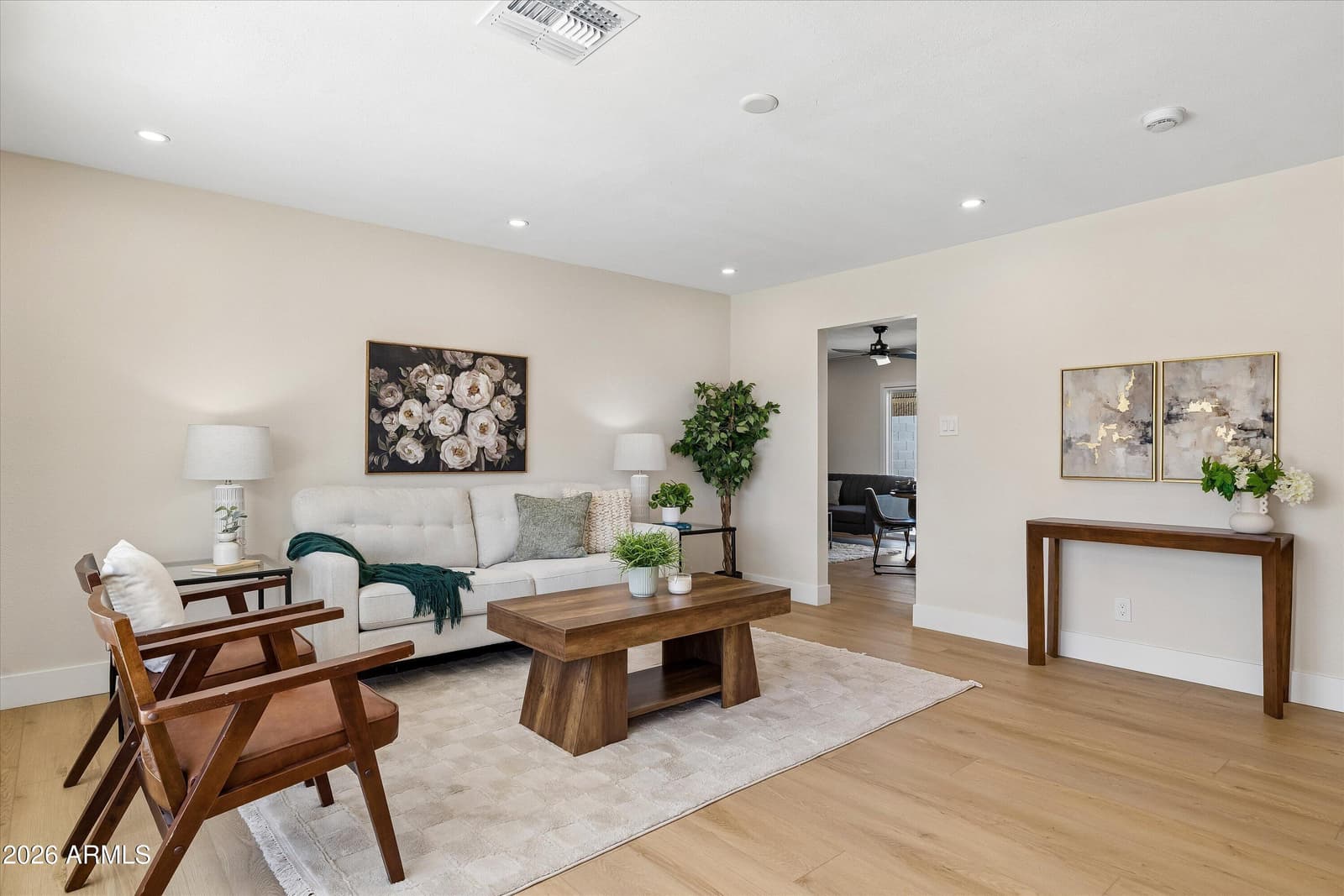 12240 N 26th Drive, Phoenix, AZ 85029 — photo 4 of 44