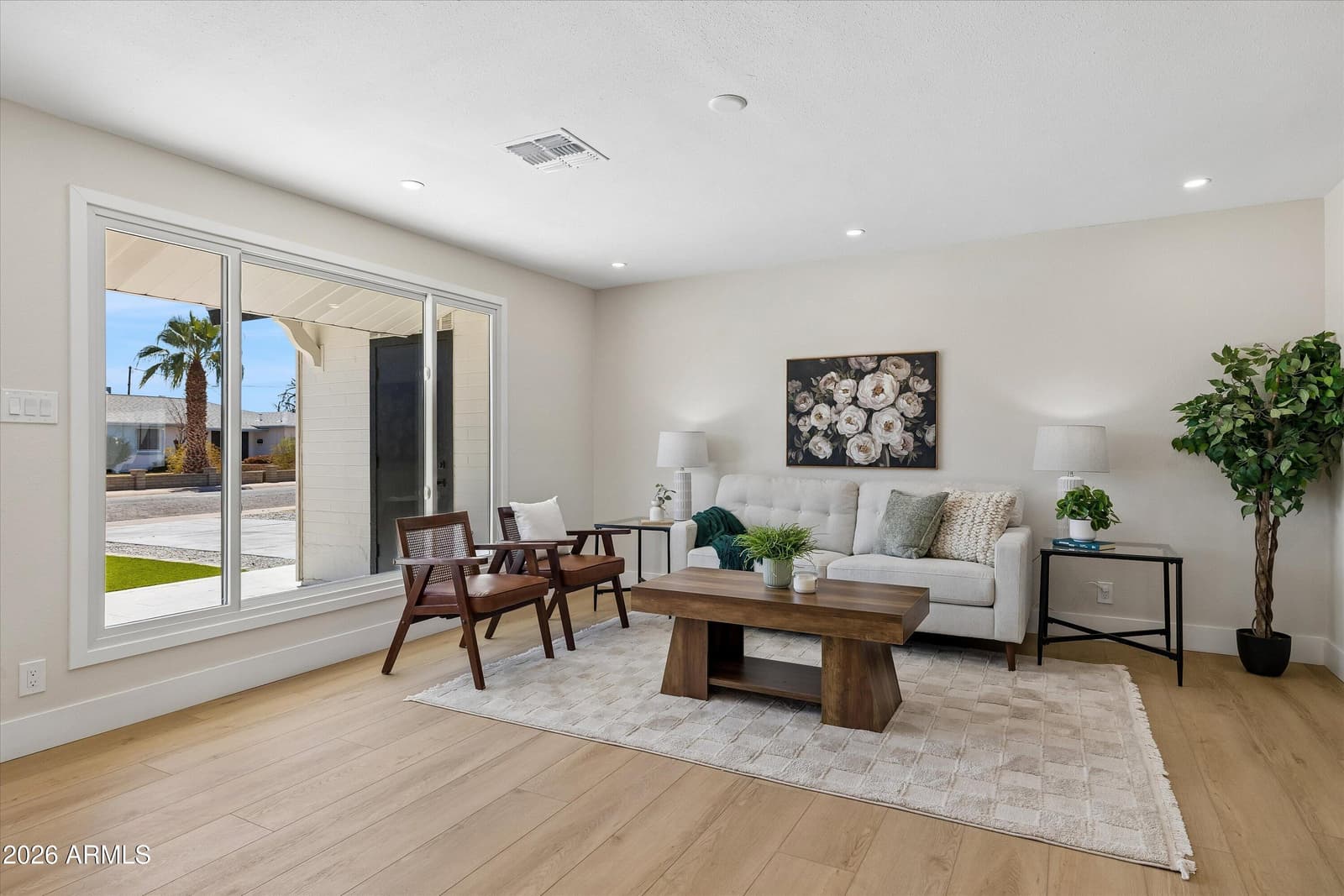 12240 N 26th Drive, Phoenix, AZ 85029 — photo 5 of 44